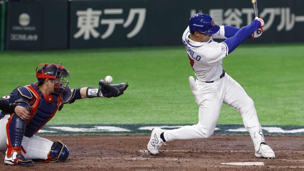 epa12798894 Japan’s Kenya Wakatsuki (L) catches the ball against Taiwan’s Stuart Fairchild during the third inning of the World Baseball Classic (WBC) Pool C game between Japan and Taiwan at the Tokyo Dome in Tokyo, Japan, 06 March 2026.  EPA/FRANCK ROBICHON