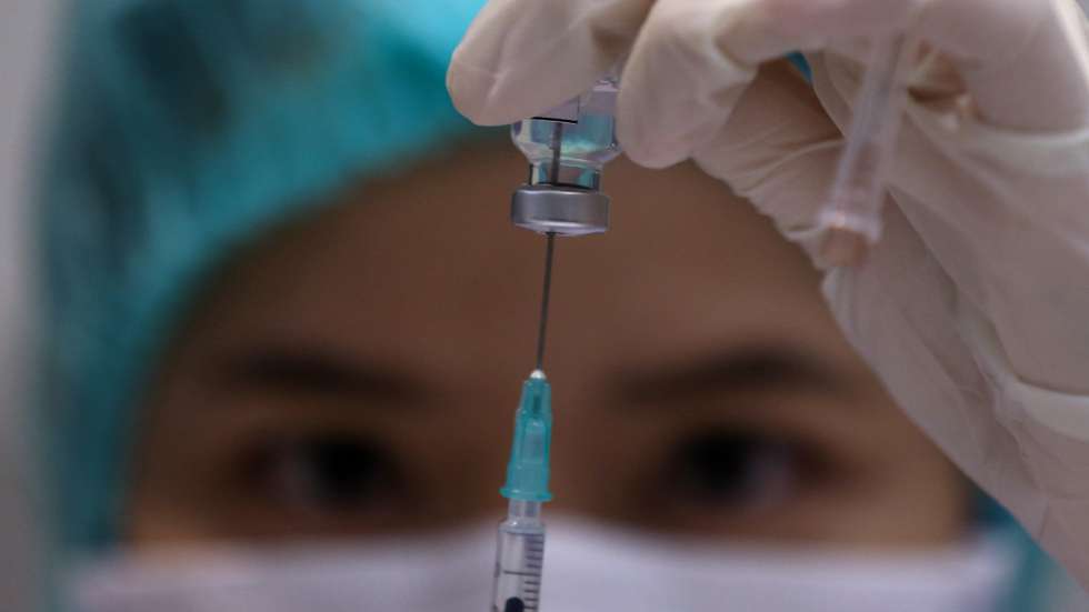 epa10374549 A Thai health official prepares a dose of a COVID-19 vaccine booster at a vaccination center set up in a luxury shopping mall in Bangkok, Thailand, 20 December 2022. Thailand campaigns for people to get a COVID-19 vaccine booster to reduce and prevent the spread of COVID-19 following a surge in the number of new confirmed cases as the cold season starts and before the new year.  EPA/NARONG SANGNAK