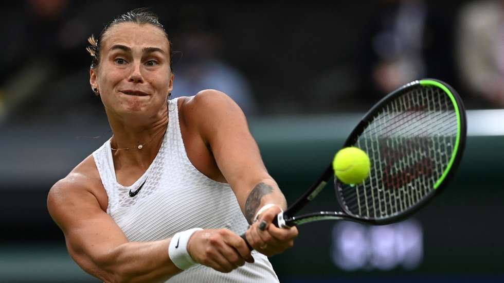 epa09325918 Aryna Sabalenka of Belarus in action during her quarter final match against Ons Jabeur of Tunisia at the Wimbledon Championships in Wimbledon, Britain, 06 July 2021.  EPA/NEIL HALL   EDITORIAL USE ONLY