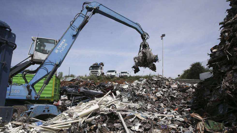 A aproximação aos objetivos da UE podia ser alcançada, diz a agência, aumentando a taxa de reciclagem de todos os resíduos tratados, dos atuais 40% para 70%