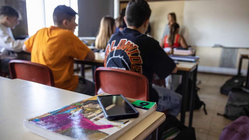 Alunos numa sala de aula da escola EB 23 Lourosa que proíbe os telemóveis, a propósito de uma petição que está a correr para que isso seja a regra em todas as escolas, Santa Maria da Feira, 23 de maio de 2023. (ACOMPANHA TEXTO DE 27 DE MAIO DE 2023) JOSÉ COELHO/LUSA
