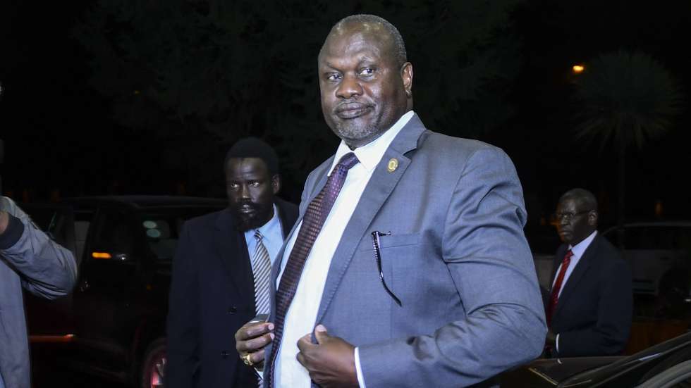 epa06825546 South Sudanese rebel leader Riek Machar arrives for the meeting with South Sudanese President Salva Kiir in Addis Ababa, Ethiopia, 20 June 2018. Kiir and Machar are in Ethiopia to hold talks at the invitation of Ethiopian Prime Minister Abiy Ahmed in an effort to end their five-year civil war that killed tens of thousands and displaced millions.  EPA/STRINGER