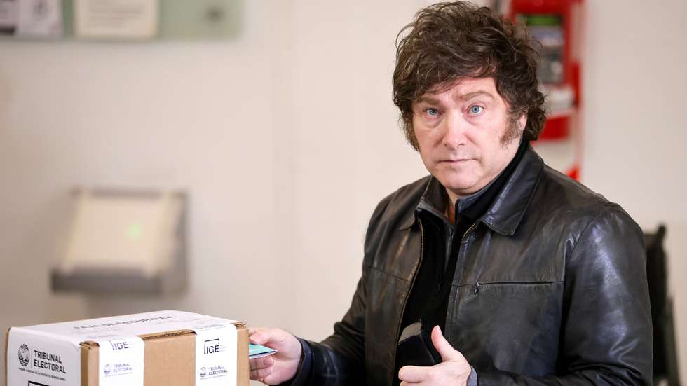epa12113732 Argentine President Javier Milei casts his ballot during local elections at a polling station in Buenos Aires, Argentina, 18 May 2025.  EPA/Juan Ignacio Roncoroni