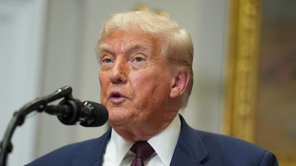 epa12275883 US President Donald Trump speaks during an executive order signing ceremony in the Roosevelt Room of the White House in Washington, DC, USA, 31 July 2025. The order will formally reestablish the Presidential Fitness Test, creating school-based programs that reward excellence in physical education.  EPA/ERIC LEE / POOL