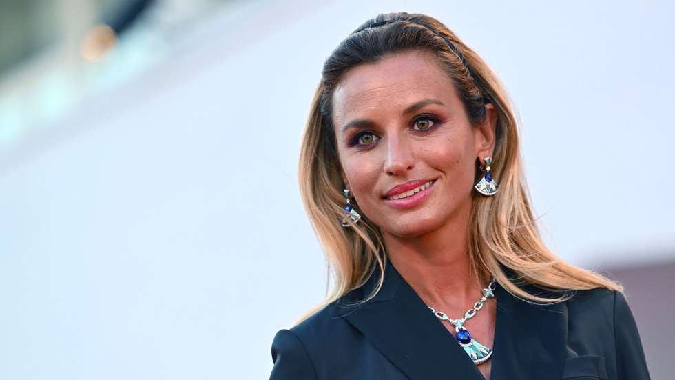 epa10157913 Italian conductor Beatrice Venezi attends the red carpet of the 'Kineo Prize' during the 79th Venice Film Festival in Venice, Italy, 03 September 2022. The 79th edition of the festival runs from 31 August to 10 September 2022.  EPA/ETTORE FERRARI