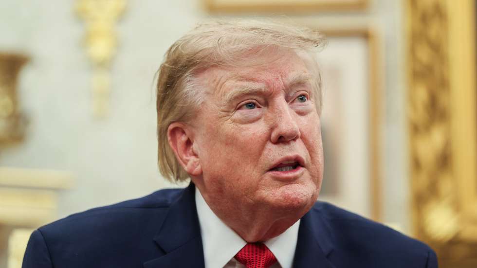 epa13176298 US President Donald J. Trump hosts Lifeguard Ryder Williams in the Oval Office of the White House in Washington, DC, USA, 17 August 2026. Ryder Williams, a 16-year-old lifeguard, saved the life of 10-year-old Nathaniel Rai at Seabright Beach in Santa Cruz, California, on July 25.  EPA/Samuel Corum / POOL