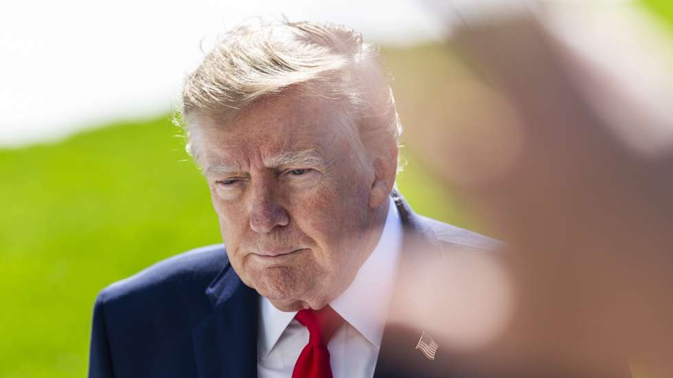 epaselect epa13300711 US President Donald Trump speaks to reporters as he departs the White House for Alaska, in Washington, DC, USA, 13 October 2026. President Trump is traveling to Alaska to campaign for incumbent Republican Senator Dan S. Sullivan, who is running for re-election in November 2026.  EPA/JIM LO SCALZO