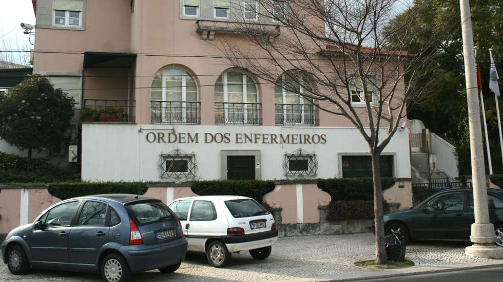 No extremo oposto de Lisboa, Porto e Braga encontram-se Portalegre e Beja com apenas 30 e 43 enfermeiros disponíveis para vacinar