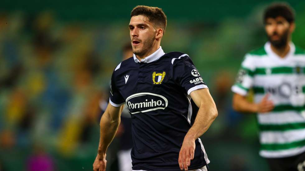 Rúben Vinagre esteve na última época no Famalicão depois de ter passado quatro anos na formação do Sporting antes de rumar ao Mónaco como juvenil