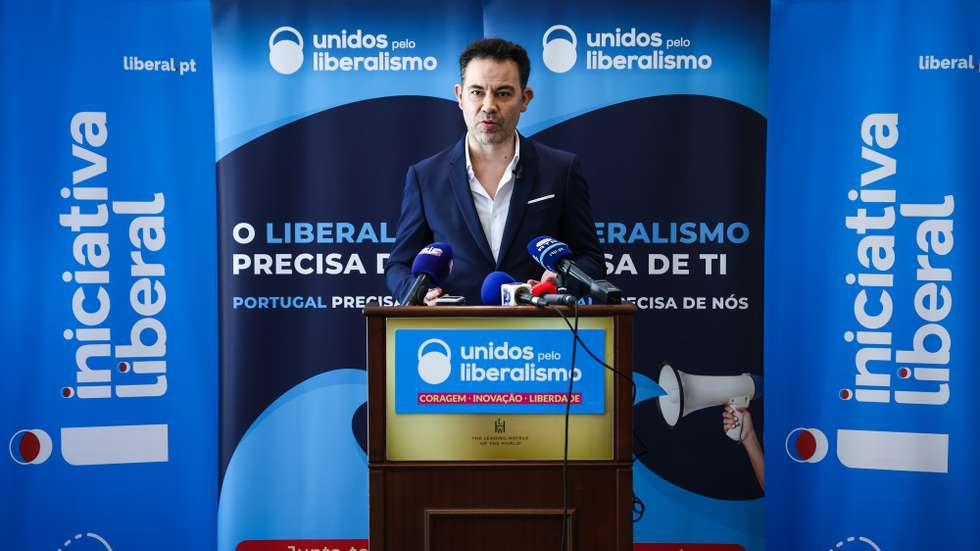 O candidato à liderança da Iniciativa Liberal (IL), Rui Malheiro, discursa durante sua apresentação de candidatura às eleições do partido, em Lisboa, 14 de dezembro de 2024. RODRIGO ANTUNES/LUSA