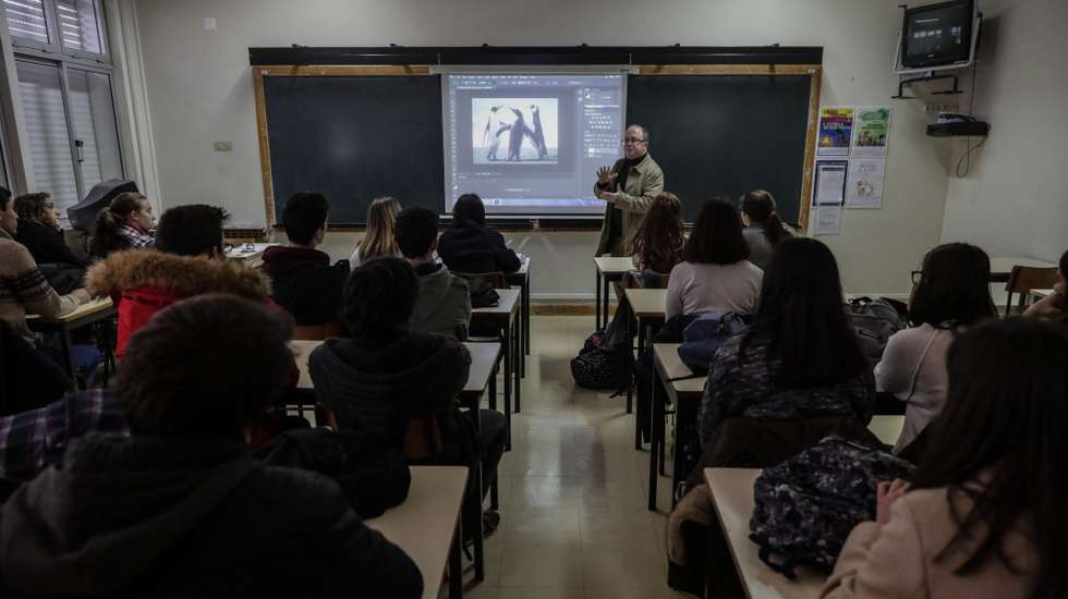 A primeira fase dos exames nacionais arranca já na sexta-feira, com mais de 150 mil alunos inscritos e mais de 90 mil fazem provas para aceder ao ensino superior