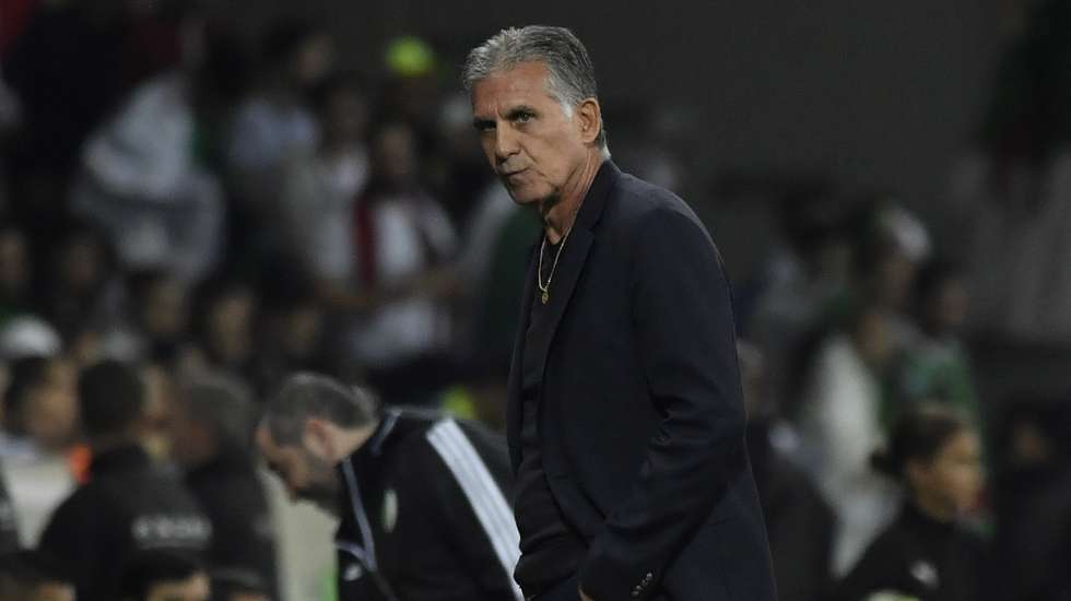 epa07923706 Colombiaâ€™s headcoach Carlos Queiroz during the friendly international between Algeria vs Colombia at the Pierre Mauroy Stadium in Villeneuve-d'Ascq, near Lille, France, 15 October 2019.  EPA/JULIEN DE ROSA