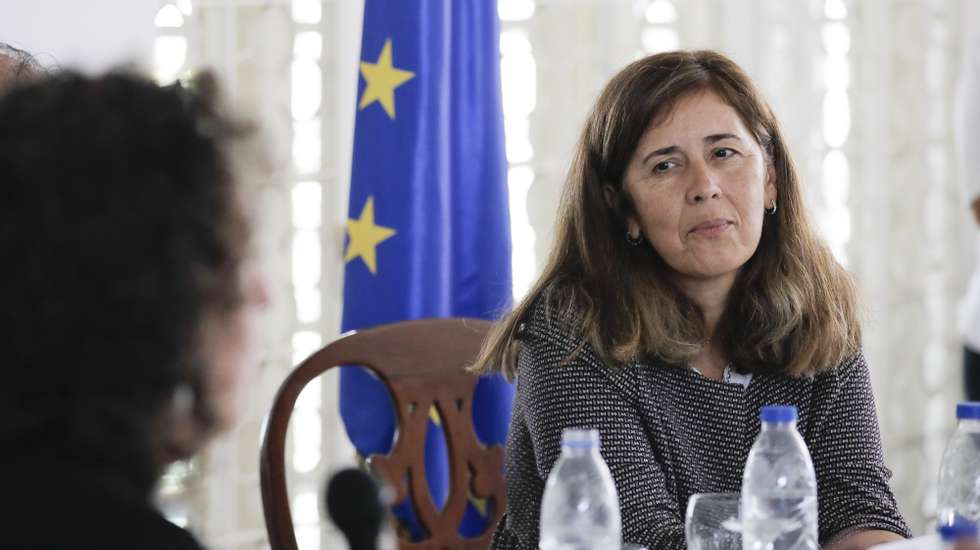 A embaixadora da União Europeia (UE) na Venezuela, a portuguesa Isabel Brilhante Pedrosa, disse hoje que a solução para a crise na Venezuela tem de ser política, pacífica e democrática, em Caracas, Venezuela, 4 de maio 2019. A embaixadora da UE falava aos jornalistas na residência oficial do embaixador de Itália, Silvio Mignano, onde decorreu uma conferência de imprensa para o lançamento de um concurso de arte contemporânea para assinalar os 500 anos da morte do artista e cientista italiano Leonardo da Vinci. &quot;A União Europeia condena qualquer forma de violência e pede a máxima moderação para evitar a perda de vidas humanas e uma escalada de tensões&quot;, frisou Isabel Brilhante Pedrosa. PAULO CUNHA / LUSA