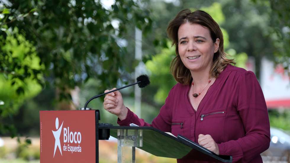 A coordenadora do Bloco de Esquerda (BE), Catarina Martins, durante apresentação das candidaturas autárquicos à Câmara Municipal e Assembleia Municipal de Sesimbra e junta de freguesia da Quinta do Conde, Sesimbra, 25 de Julho de 2021. RUI MINDERICO/LUSA