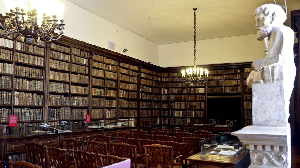 Livros em exposição na Biblioteca Geral da Universidade de Coimbra, que assinala a Semana Cultural da Universidade de Coimbra, que este ano tem como tema o livro, Coimbra, 6 de abril de 2016. Na Biblioteca Geral da Universidade de Coimbra estão guardados livros que podem ser considerados autênticos tesouros. (ACOMPANHA TEXTO DE 16 DE ABRIL DE 2016) PAULO NOVAIS/LUSA