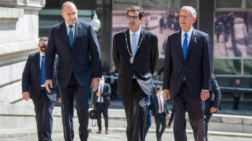 Marcelo Rebelo de Sousa (direita) acompanhado pelo Presidente da Bulgária Rumen Radev (esquerda) e Rui Moreira (centro)
