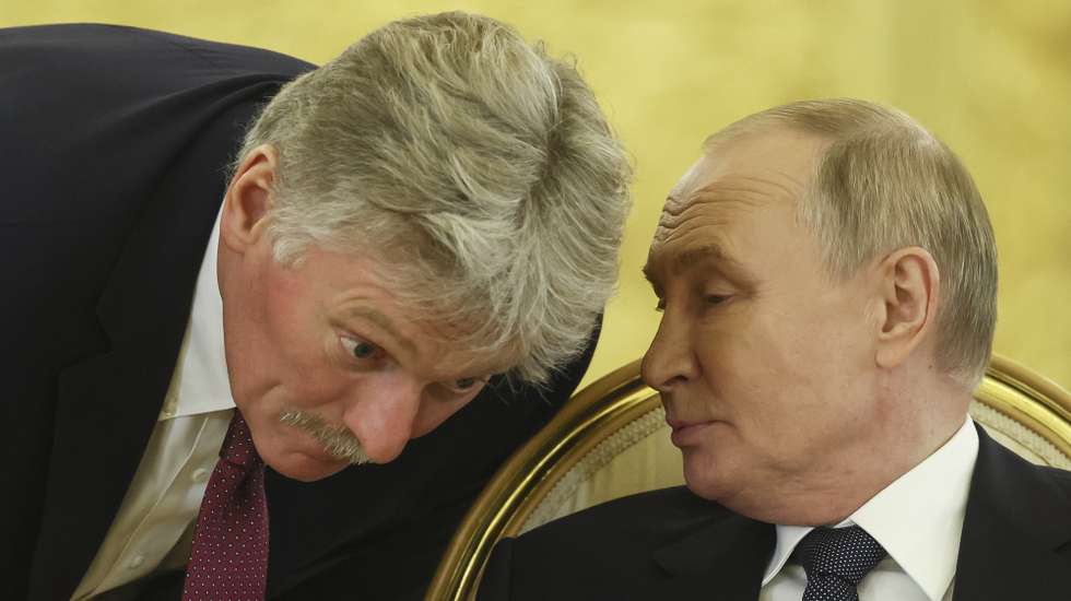 epa11649489 Russian President Vladimir Putin (R) speaks with Kremlin spokesman Dmitry Peskov during an extended meeting at the summit of the heads of state of the Commonwealth of Independent States (CIS) at the Kremlin in Moscow, Russia, 08 October 2024.  EPA/SERGEI ILNITSKY