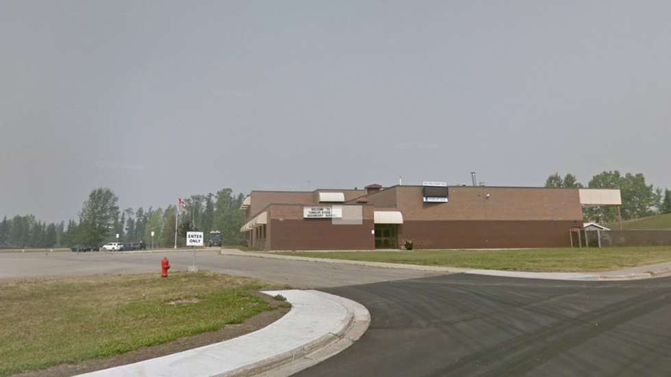 Imagem do Google Street View mostra a escola secundária de Tumbler Ridge