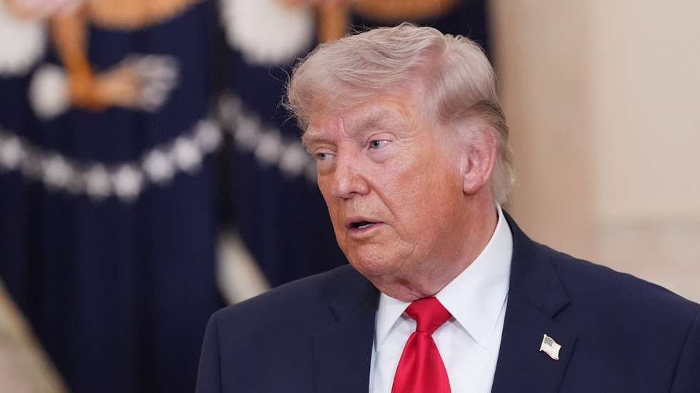 epa12865468 US President Donald J. Trump pauses after speaking about the Iran war from the Cross Hall of the White House in Washington, DC, USA, 01 April 2026.  EPA/ALEX BRANDON / POOL