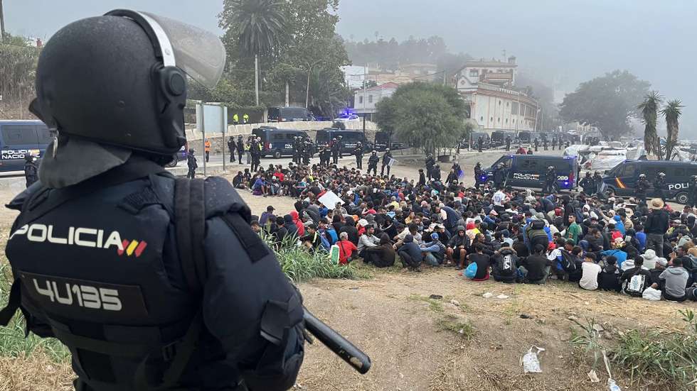 epa13280084 National Police officers remove an immigrant camp from Trampolin's beach in Ceuta, Spain, 04 October 2026. Spain is dealing with a massive migration crisis in the autonomous region of Ceuta after thousands of people crossed into the North African enclave from Morocco in late July 2026.  EPA/REDUAN