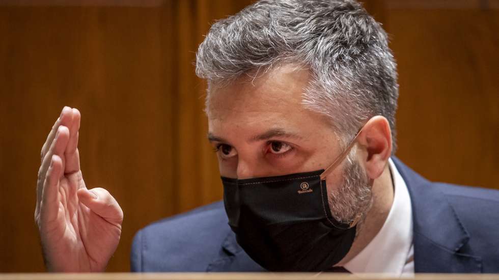 O ministro das Infraestruturas e da Habitação, Pedro Nuno Santos, durante a sua audição (conjunta com a Comissão de Economia, Inovação, Obras Públicas e Habitação) na Comissão de Orçamento e Finanças, na Assembleia da República, em Lisboa, 04 de novembro de 2020. JOSÉ SENA GOULÃO/LUSA