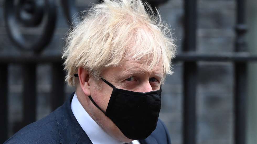 epa08887195 Britain's Prime Minister Boris Johnson departs his official residence at 10 Downing Street ahead of Prime Minister's Questions in London, Britain, 16 December 2020.  EPA/FACUNDO ARRIZABALAGA