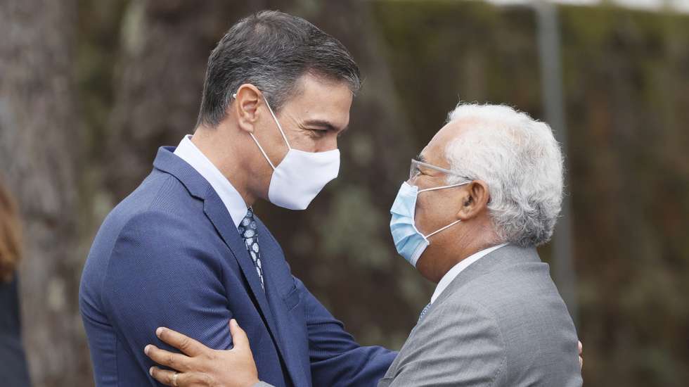 epa09499678 Spanish Prime Minister Pedro Sanchez (L) welcomes his Portuguese counterpart, Antonio Costa, as they attend the closing act of the III La Toja-Atlantic Tie Forum held in O Grove, in the province of Galicia, northwestern Spain, 01 October 2021.  EPA/Lavandeira jr