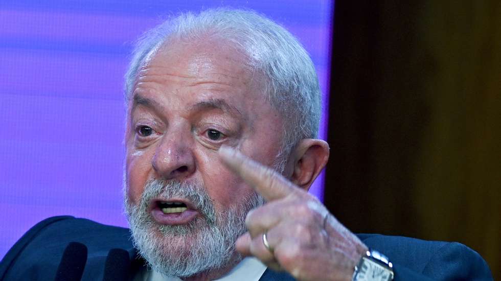 epa10951651 President of Brazil, Luiz Inacio Lula da Silva, speaks during a sanction ceremony for the bill that establishes a special pension for orphans due to feminicide at the Palacio del Planalto in BrasIlia, Brazil, 31 October 2023. According to the law, promoted by deputy Maria do Rosario Nunes, each child of a victim of femicide will receive a state pension until the age of 18, the value of which will depend on family income, but will guarantee the equivalent of a minimum wage  EPA/Andre Borges