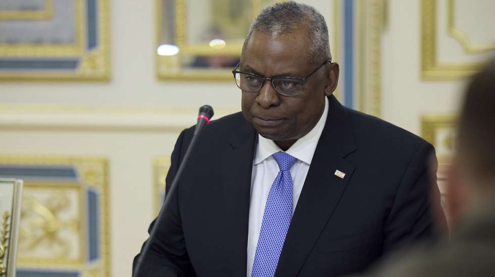epa10986300 A handout photo made available by the Ukrainian Presidential Press Service shows US Secretary of Defense Lloyd Austin attending his meeting with Ukraine's President Volodymyr Zelensky (not pictured) in Kyiv, Ukraine, 20 November 2023. Austin arrived in Kyiv to underline the US support for Ukraine amid the Russian invasion.  EPA/PRESIDENTIAL PRESS SERVICE HANDOUT   HANDOUT EDITORIAL USE ONLY/NO SALES HANDOUT EDITORIAL USE ONLY/NO SALES