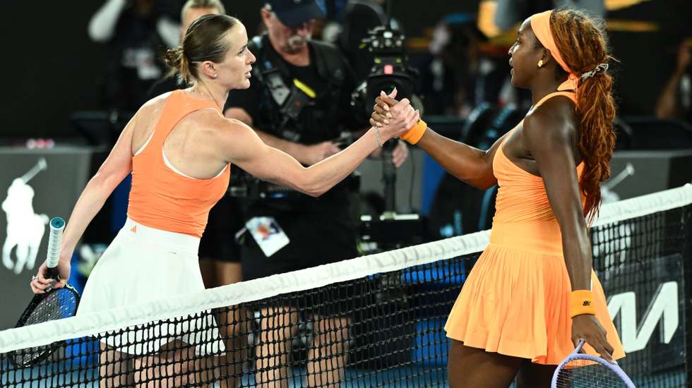 epa12684245 Elina Svitolina of Ukraine (L) shakes hands after winning her Women's Singles quarter-finals match against Coco Gauff of USA (R) at the Australian Open tennnis tournament in Melbourne, 27 January 2026.  EPA/JOEL CARRETT  AUSTRALIA AND NEW ZEALAND OUT