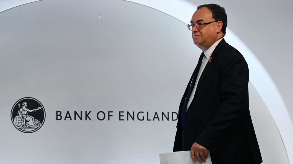 epa09563461 Governor of the Bank of England Andrew Bailey arrives at  the Bank's monetary policy committee at the Bank of England in London, Britain, 04 November 2021. The Bank of England has announced it has held interest rates at 0.1 per cent, but has warned borrowing costs are likely to increase in the coming months.  EPA/ANDY RAIN