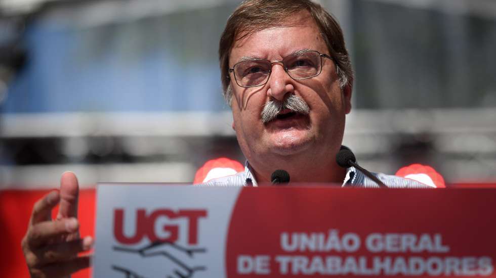 Carlos Silva falou no encerramento de uma conferência da central sindical para comemorar o 1.º de Maio