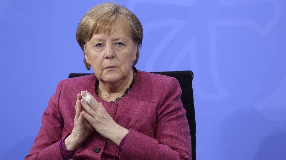 epa09231642 German Chancellor Angela Merkel (CDU) attends a press conference after talks on the country's coronavirus strategy as the pandemic continues, in the German federal Chancellery in Berlin, Germany, 27 May 2021. Representatives of the country's federal and state governments, or Laender, held talks to discuss Germany's vaccination strategy and lockdown measures, among other current topics related to dealing with the coronavirus.  EPA/Adam Berry / POOL