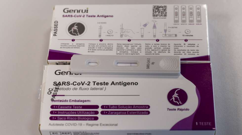 Um dos testes rápidos para a covid-19, que pode ser utilizado na prevenção, contenção e mitigação da transmissão do vírus provocado pela covid-19, Lisboa, 12 de julho de 2021. ANTÓNIO COTRIM/LUSA