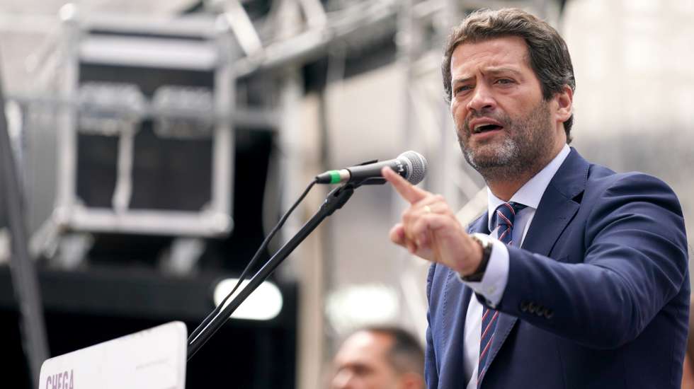 O presidente do Chega, André Ventura, discursa durante o comício de apresentação da candidatura de Eugénia Santos à Câmara Municipal de Braga no âmbito da campanha para as eleições autárquicas, Braga, 15 de setembro de 2021. HUGO DELGADO/LUSA
