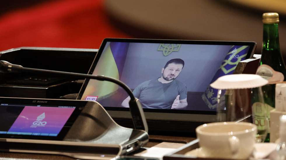 epa10307949 Ukraine's President Volodymyr Zelensky addresses a plenary session via video conference during the G20 Leaders' Summit in Bali, Indonesia, 16 November 2022. The 17th Group of Twenty (G20) Heads of State and Government Summit runs from 15 to 16 November 2022.  EPA/WILLY KURNIAWAN / POOL