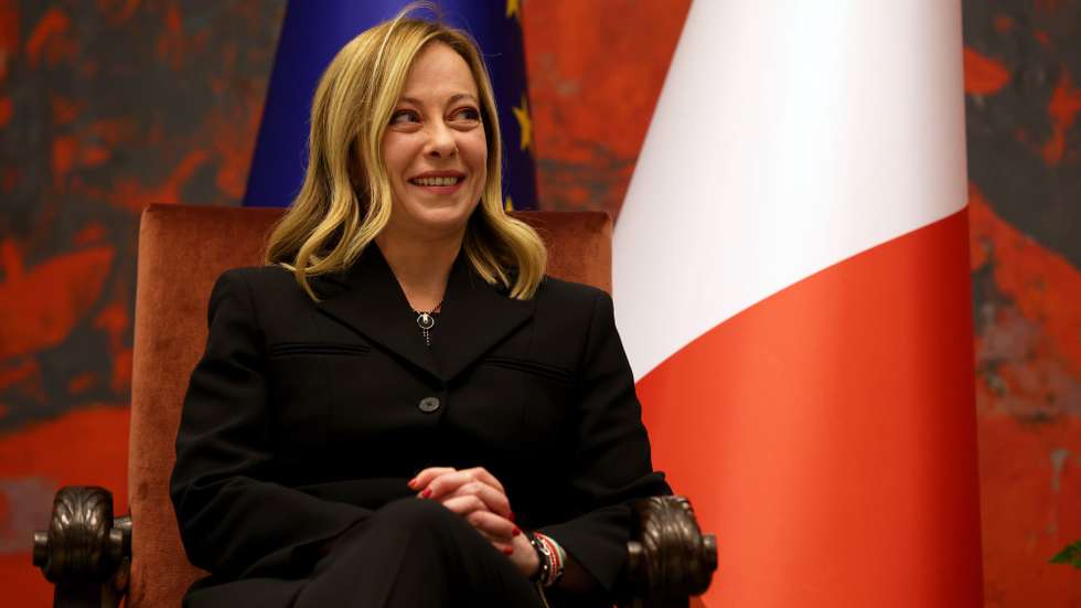 epa11008919 Italian Prime Minister Giorgia Meloni talks with the Serbian president during their meeting in Belgrade, Serbia, 03 December 2023. The Italian prime minister is on an official visit to Serbia.  EPA/ANDREJ CUKIC