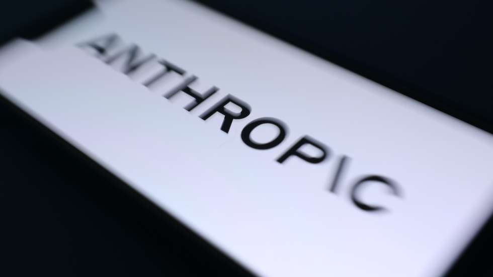 epa13026223 The Anthropic logo is displayed on a mobile phone in Liverpool, Britain, 09 June 2026. Leading AI (artificial intelligence) and technology companies Anthropic, OpenAI, and SpaceX are preparing to go public this year at an estimated combined valuation of around four trillion dollars (approximately 3.44 trillion euros).  EPA/ADAM VAUGHAN