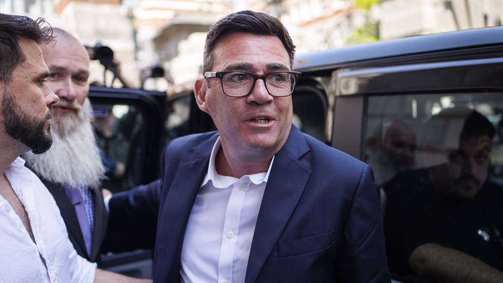 epaselect epa13056697 Newly elected Member of Parliament for Makerfield, Andy Burnham arrives at the Houses of Parliament in Westminster, London, Britain, 22 June 2026. Following the resignation of British Prime Minister Keir Starmer, Burnham has confirmed he will stand to replace Starmer and become British Prime Minister.  EPA/Tolga Akmen