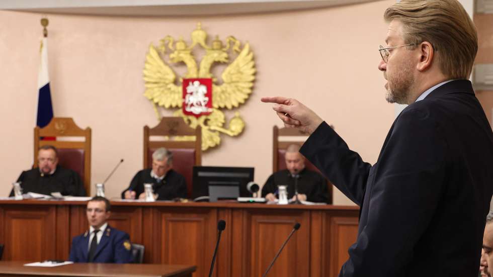 epa13175446 Russian Yabloko party leader Nikolai Rybakov attends a hearing on an appeal by the Yabloko party against the decision to deregister its federal list for the upcoming parliamentary elections at Russia's Supreme Court in Moscow, Russia, 17 August 2026. On August 10, the Supreme Court of the Russian Federation upheld a claim filed by the Russian political party Rodina to deregister Yabloko's list of candidates for the State Duma elections.  EPA/MAXIM SHIPENKOV