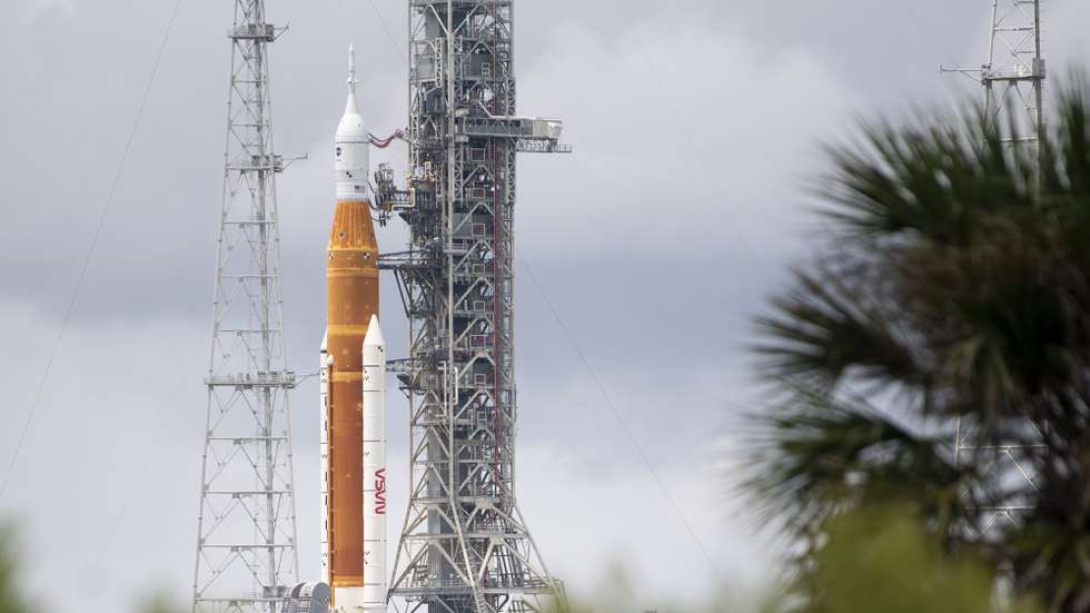 epa10144560 A handout picture made available by the National Aeronautics and Space Administration (NASA) shows NASA’s Space Launch System (SLS) rocket with the Orion spacecraft aboard seen atop a mobile launcher at Launch Pad 39B as preparations for launch continue, at NASA’s Kennedy Space Center in Merrit Island, Florida, USA, 29 August 2022. NASA’s Artemis I flight test is the first integrated test of the agency’s deep space exploration systems: the Orion spacecraft, SLS rocket, and supporting ground systems. Launch of the uncrewed flight test is targeted for no earlier than 29 August at 8:33 a.m. ET.  EPA/Joel Kowsky / HANDOUT MANDATORY CREDIT: (NASA/Joel Kowsky) HANDOUT EDITORIAL USE ONLY/NO SALES