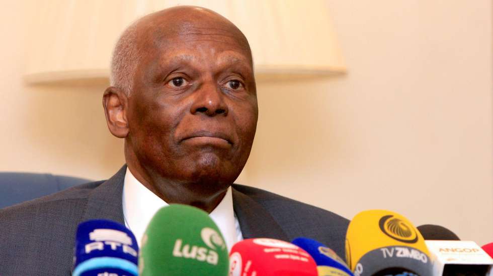 José Eduardo dos Santos numa conferência de imprensa em 2018, em Luanda, onde nega ter deixado os cofres vazios