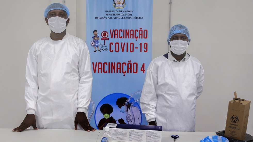 epa09046896 Medical personnel attend the inauguration ceremony of the central vaccine warehouse in Angola, after the arrvial of the first 624,000 doses of COVID-19 vaccines in Agnloa, at the 4th February International Airport as part of the Covax initiative, Luanda, Angola, 02 March 2021.  EPA/AMPE ROGERIO