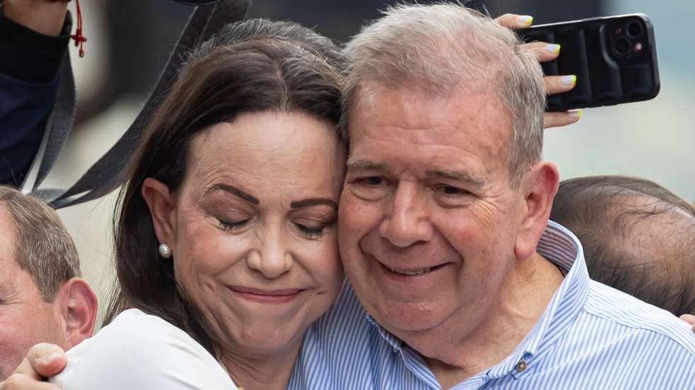 epaselect epa11510252 Venezuelan opposition leader Maria Corina Machado (L) hugs Venezuelan presidential candidate Edmundo Gonzalez Urrutia at a rally in Caracas, Venezuela, 30 July 2024. Thousands of Venezuelans gathered in Caracas on 30 July in an event called by the majority opposition, to reject for the second consecutive day what they consider to be fraud in the official results of the National Electoral Council (CNE), which proclaimed Nicolas Maduro as re-elected president with 51.2 percent of the votes.  EPA/RONALD PENA R