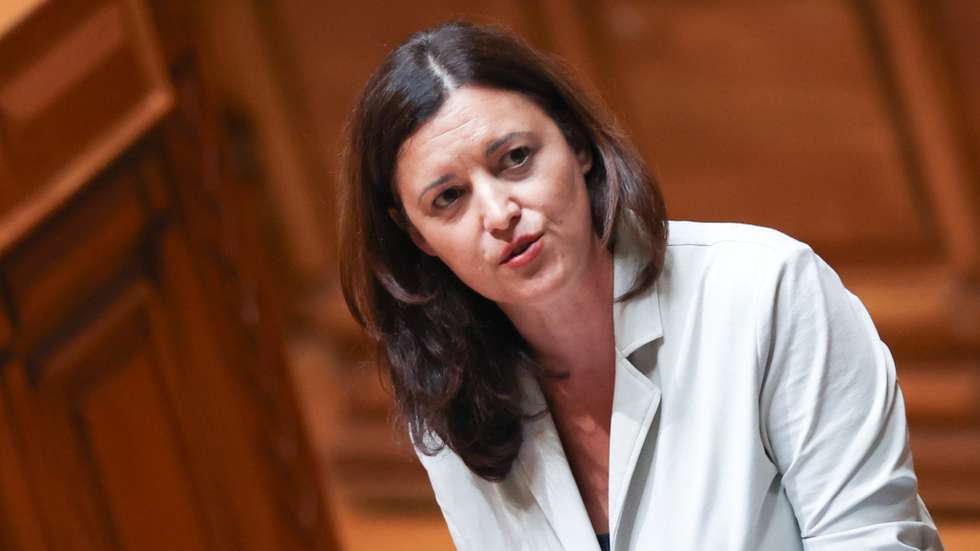 A  deputada do Bloco de Esquerda (BE), Marisa Matias, intervém na sessão plenária de interpelação ao Governo sobre o "Passe Ferroviário Nacional e investimento na ferrovia em Portugal", na Assembleia da República, em Lisboa, 10 de outubro de 2024. ANTÓNIO COTRIM/LUSA
