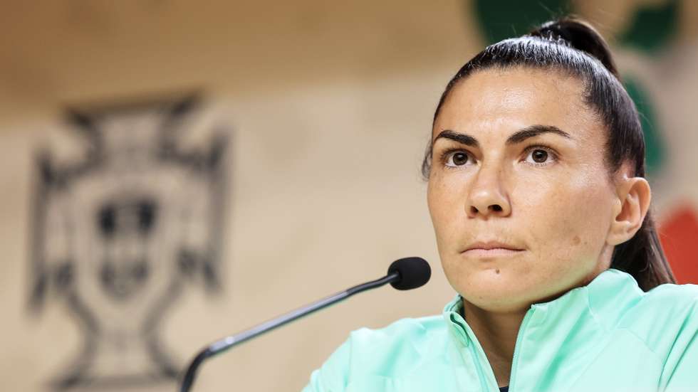 A jogadora da equipa portuguesa feminina de futebol, Ana Borges, durante uma conferência de imprensa de antevisão do jogo com a República Checa, em preparação para o play-off de qualificação para o Campeonato da Europa de 2025, no estádio do Dragão, Porto, 28 de novembro de 2024. JOSÉ COELHO/LUSA