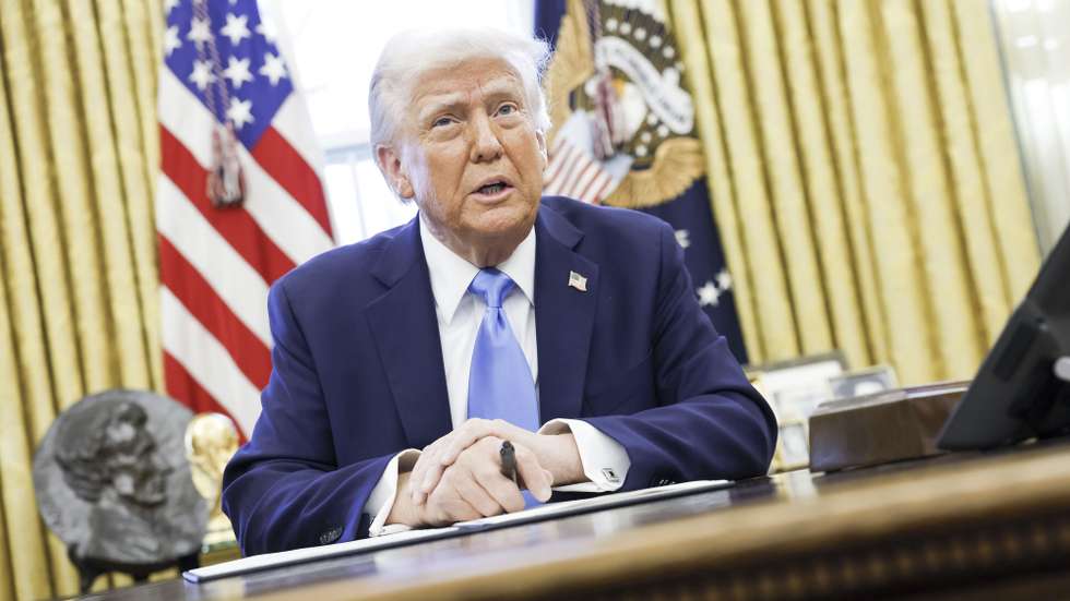 epa11875444 US President Donald Trump talks to reporters as he signs a series of executive orders in the Oval Office of the White House in Washington, DC, USA, 04 February 2025.  EPA/SHAWN THEW / POOL