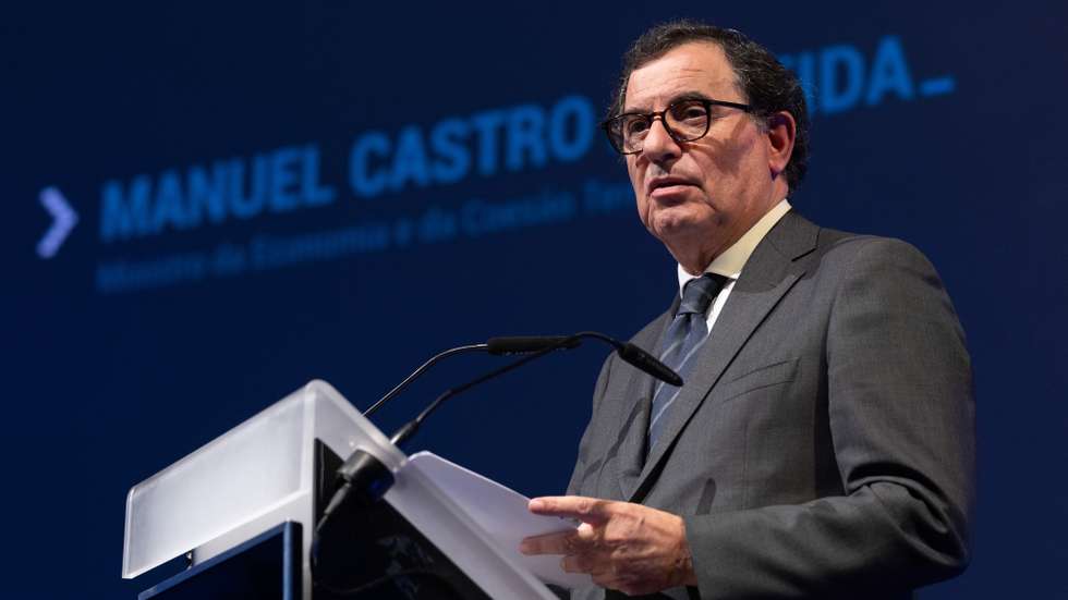 O ministro da Economia e da Coesão Territorial, Manuel Castro Almeida, intervém durante a  sessão de abertura do Plano de Recuperação e Resiliência (PRR) “Loading – O 10.º pedido de pagamento carrega-se agora”, em Lisboa, 28 de julho de 2026. ANTÓNIO COTRIM/LUSA