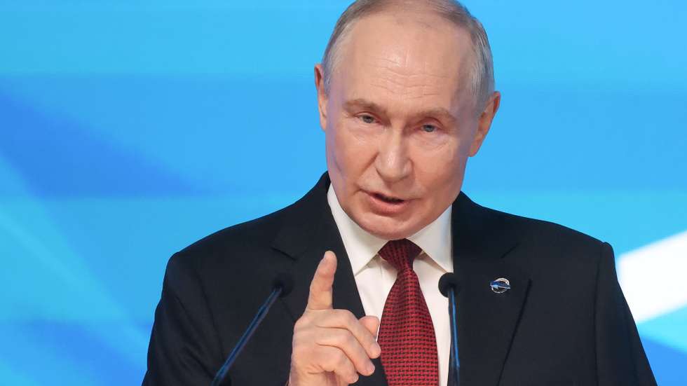 epa13275090 Russian President Vladimir Putin gestures as he speaks during a plenary session 'Responsibility for the future: the limits of the possible or the possibilities of limitlessness?' of the 23d annual meeting of the Valdai Discussion Club in Moscow, Russia, 01 October 2026. The Valdai Discussion Club annual meeting takes place from 28 September to 01 October.  EPA/MAXIM SHIPENKOV