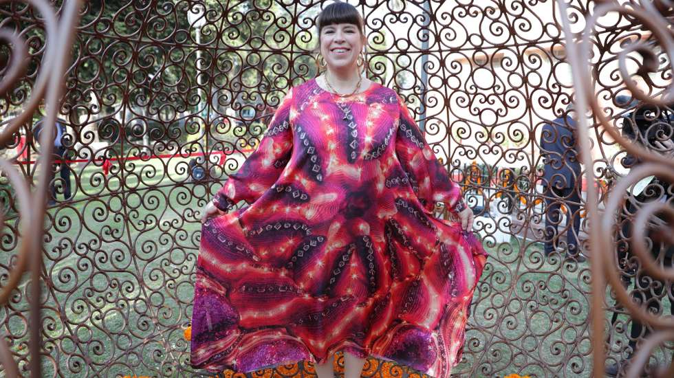 A artista plástica Joana Vasconcelos durante a inauguração da instalação de “Cha-Chai” (O Bule), em Nova Deli, Índia, 14 de fevereiro de 2020. O Presidente da República, chegou ontem à capital indiana para uma visita de Estado à Índia com um programa concentrado em três dias, até domingo, entre Nova Deli, Mumbai e Goa. ESTELA SILVA/LUSA